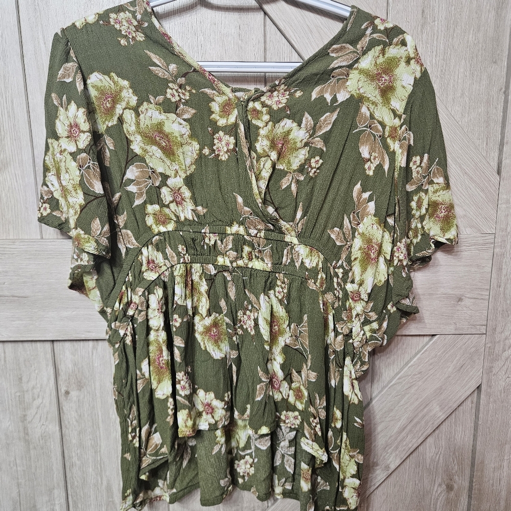 Maurices Green Floral Peplum Top - Size L